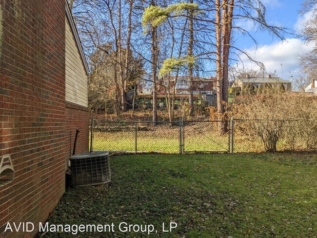 Building Photo - 3 br, 1 bath House - 325 Woodhaven Dr