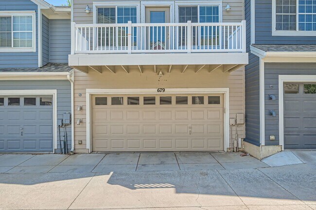 Building Photo - SW Longmont Townhome