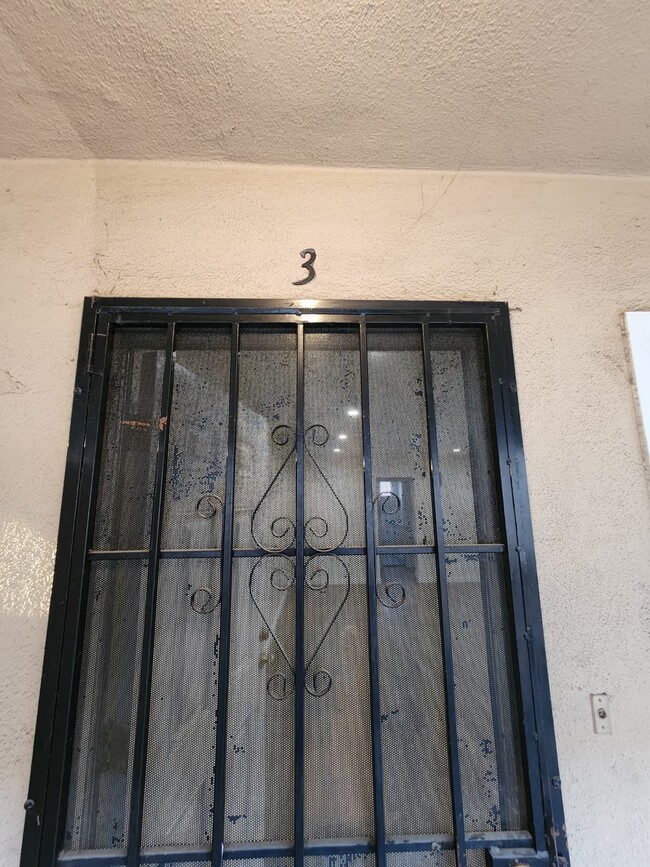 Building Photo - 1414 S Orange Grove Ave