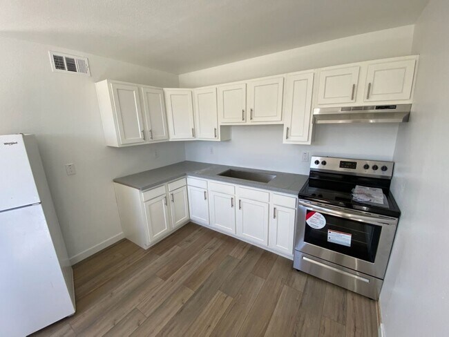 Foto del edificio - 463 E 8th Ave