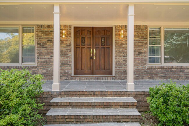 Building Photo - 20 Whitewood Dr