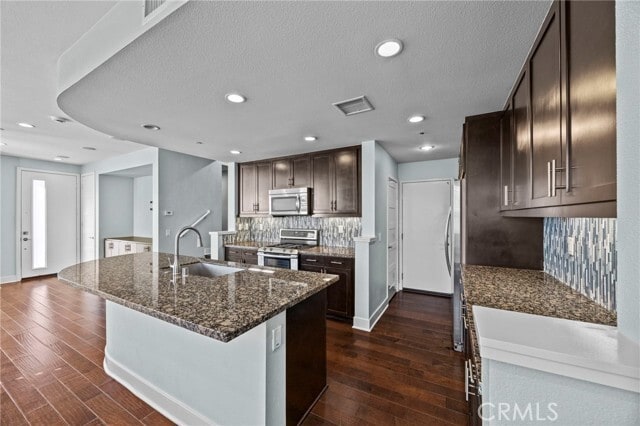 Building Photo - 3 Compass Ct