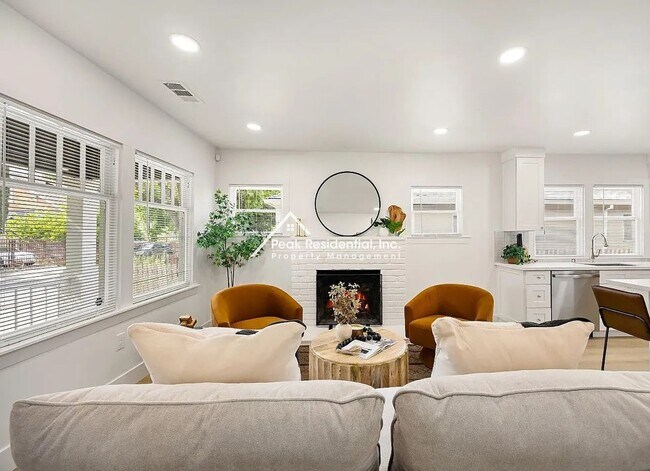 Building Photo - Updated 3bd/2ba Sacramento Home