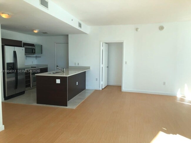 Building Photo - 1900 N Bayshore Dr