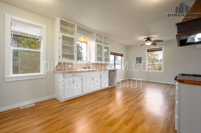 Foto del edificio - Charming 3 Bed, 2 Bath Home in Sedro-Woolley