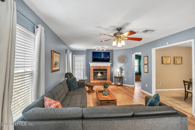 Building Photo - 1645 Westwind Dr