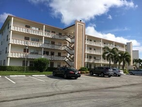 Building Photo - 3045 Cornwall C