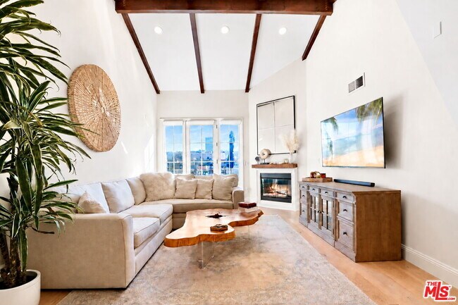 Foto del edificio - 10618 Woodbridge St