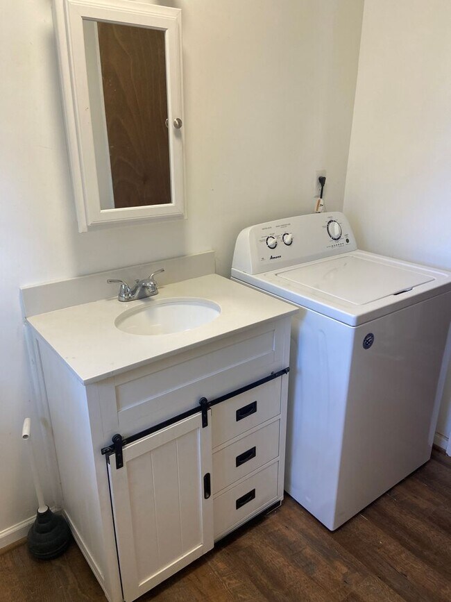 Foto del edificio - 95 Lee Road 670