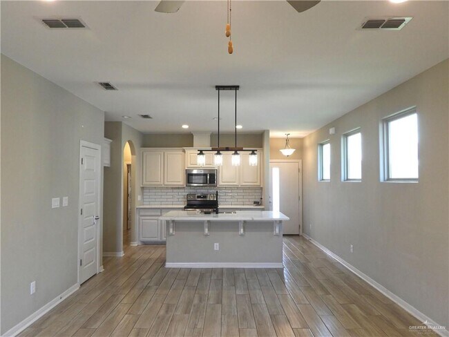 Building Photo - 15 E Candor Dr