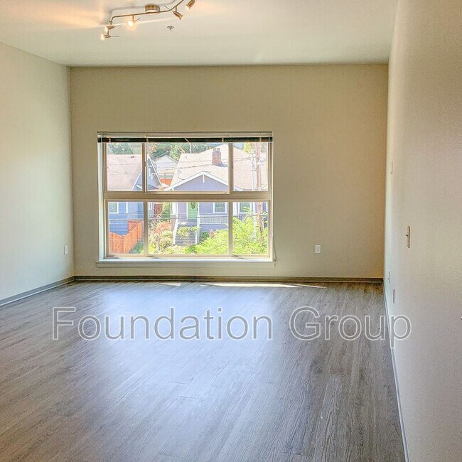 Foto del edificio - 2400 E Boston St