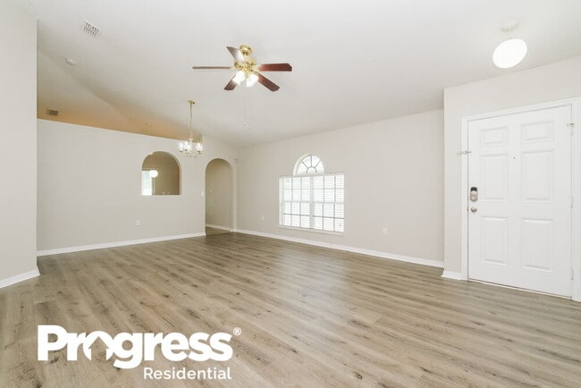 Building Photo - 927 Brenton Leaf Dr