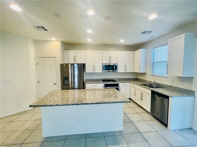 Foto del edificio - 781 Ariel Heights Ave