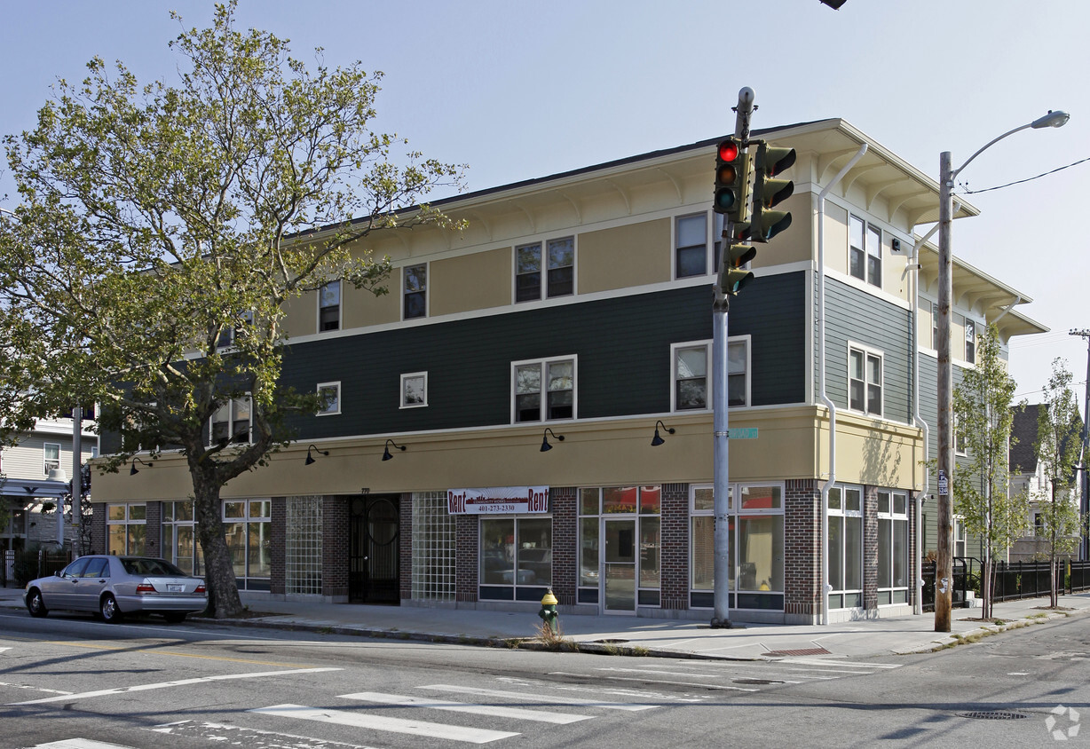 Primary Photo - 770 Broad St