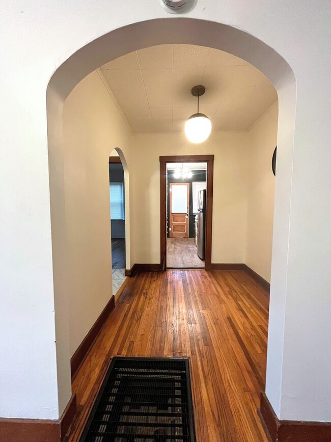 Foto del edificio - 209 W 8th Ave