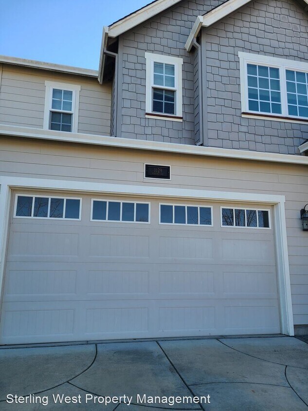 3 br, 2.5 bath House 1129 Ashford Way House Rental in Medford, OR