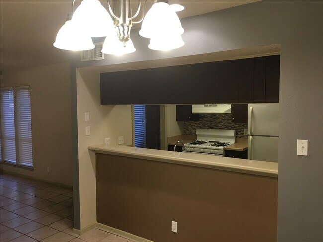 Foto del edificio - 7206 Creekside Dr