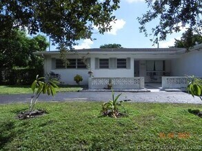 Building Photo - 819 N Highland Dr