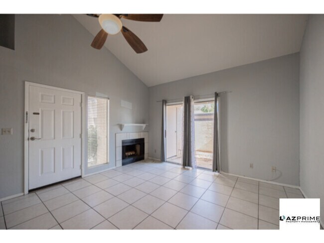 Foto del edificio - Curated Comfort in Chandler - Bright &amp;...