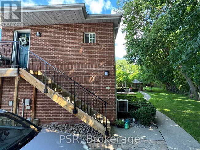 Photo du bâtiment - 1361 Bayview Ave