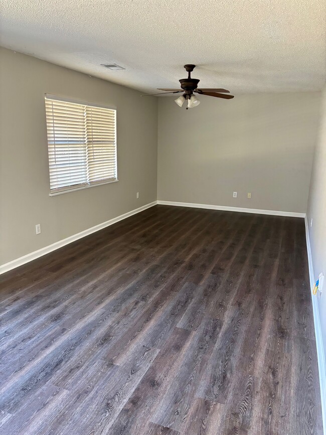 Building Photo - 169 Walkbridge Way