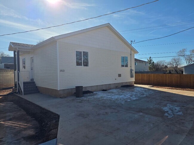 Foto del edificio - Inviting upstairs unit now available