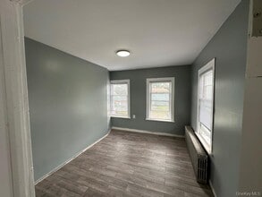 Building Photo - 104 Henry St