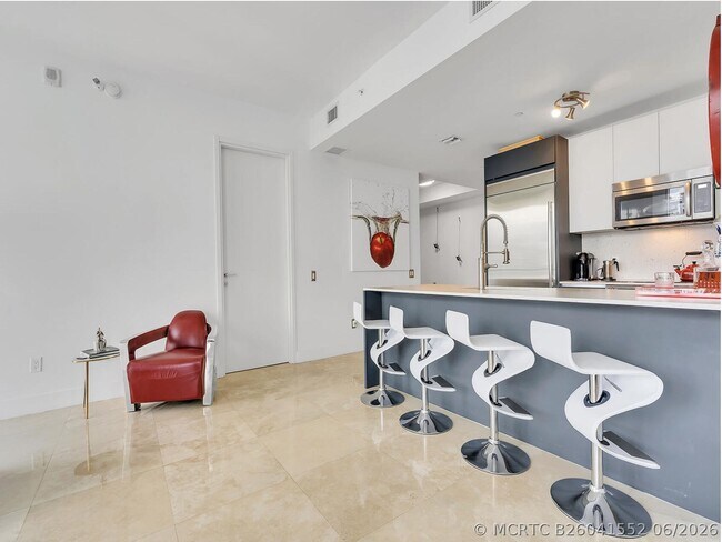 Building Photo - 1300 Brickell Bay Dr