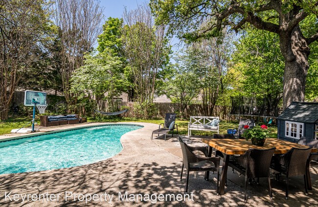 Foto del edificio - 4 br, 3 bath House - 10202 S Granite Ave