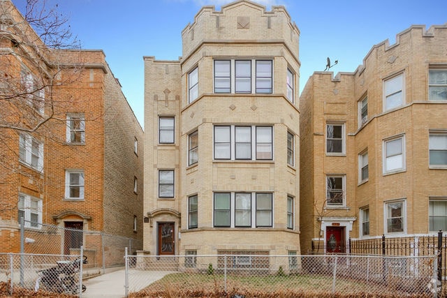 Building Photo - 6235 N Claremont Ave