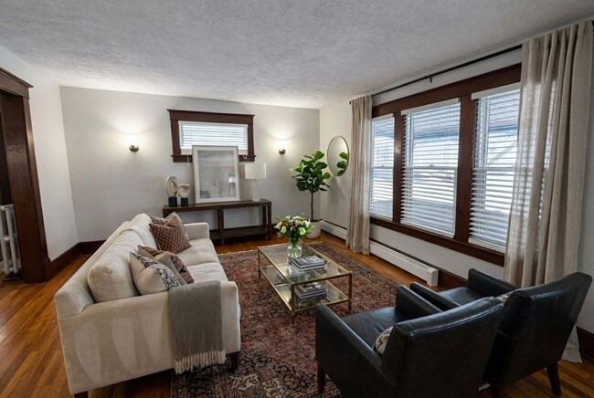 Foto del edificio - Large 4 bedroom home across from Franklyn Field.