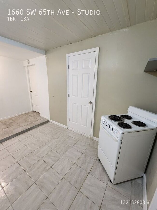 Building Photo - 1660 SW 65th Ave