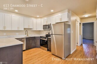 Building Photo - 613 Oakwood St