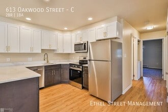 Building Photo - 613 Oakwood St