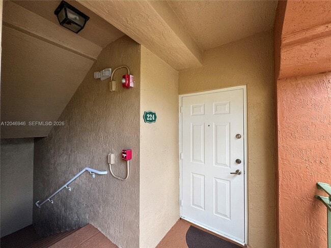 Foto del edificio - 6360 NW 114th Ave