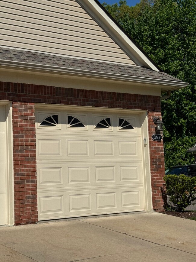 Building Photo - 3498 Eagle Creek Dr