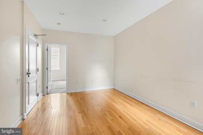 Building Photo - 4215 Ridge Ave