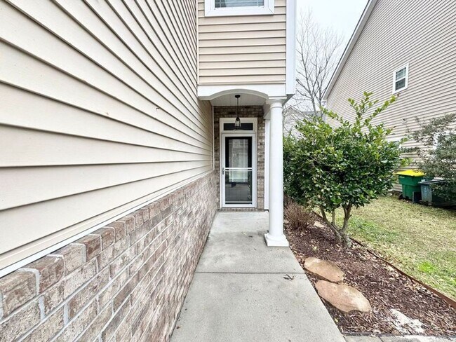 Building Photo - Located in the heart of Richmond Hill this...