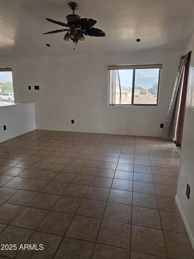 Building Photo - 2311 Skyview Dr