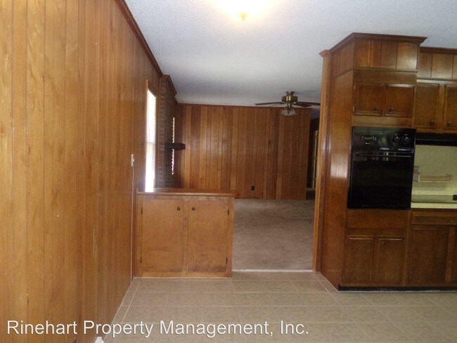 Building Photo - 3 br, 2 bath House - 699 University Drive