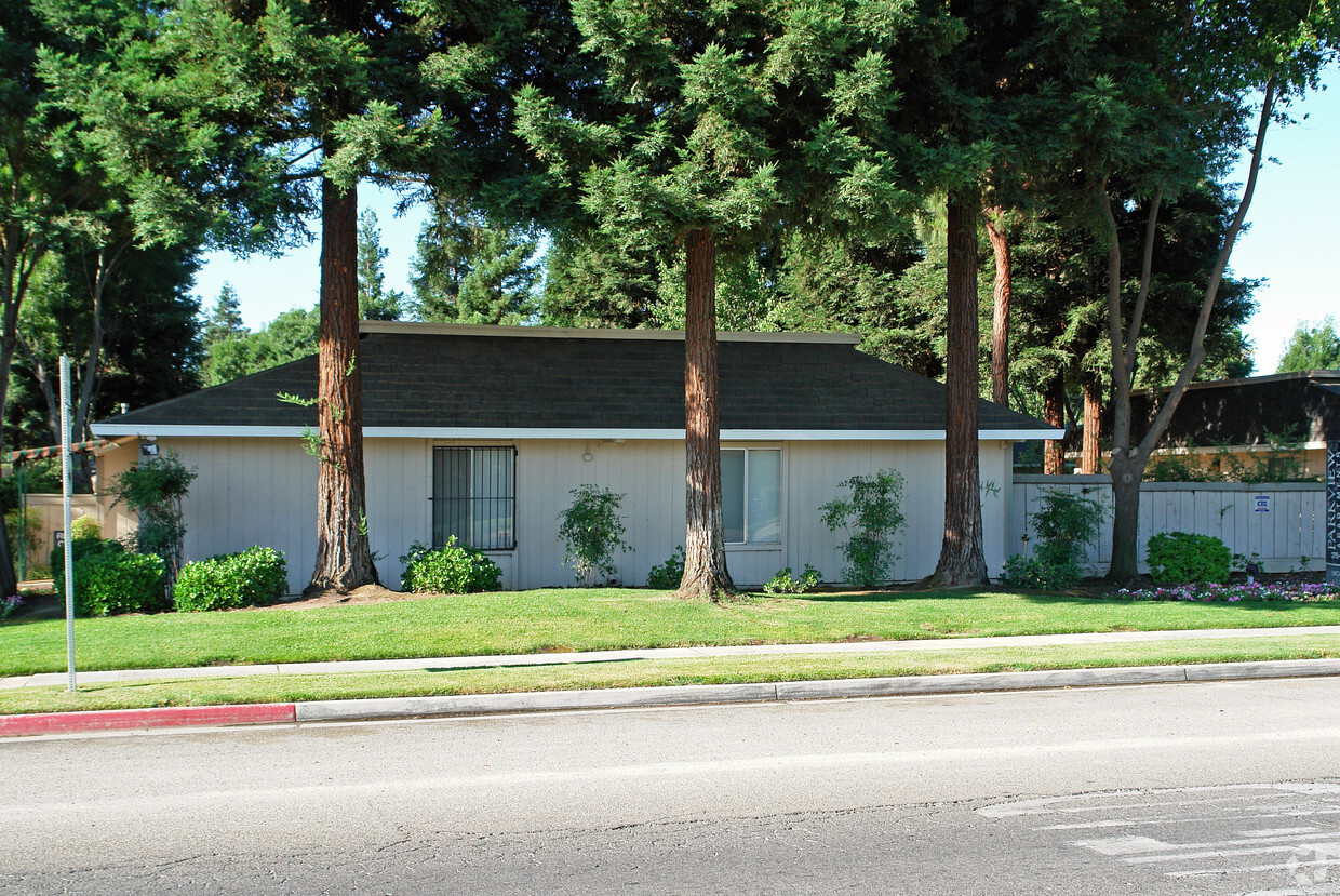 Primary Photo - Park View Apartments