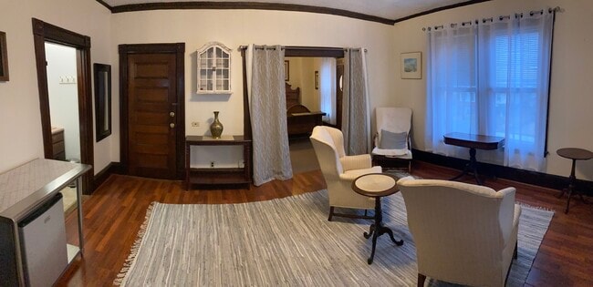 Building Photo - 110 Grovers Ave