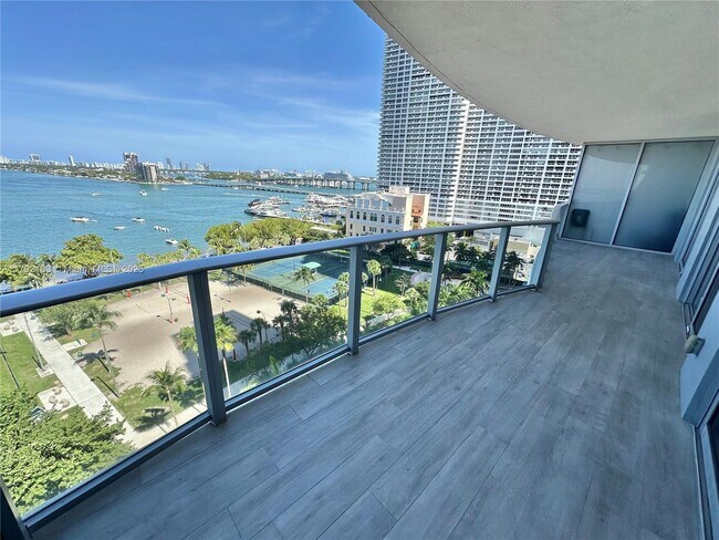 Foto del edificio - 488 NE 18th St