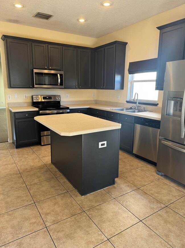 Building Photo - 273 Clydesdale Cir