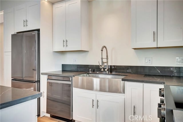 Foto del edificio - 6721 Rhea Ave