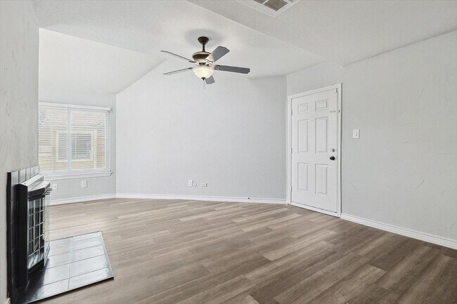 Foto del edificio - 9805 Walnut St