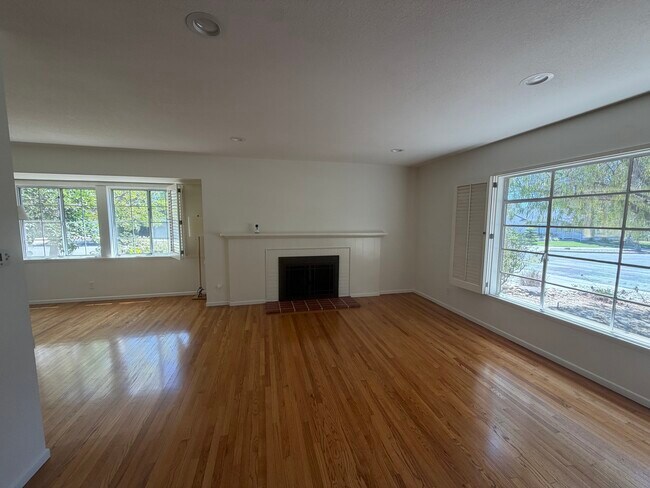 Building Photo - 1516 Wells Ave