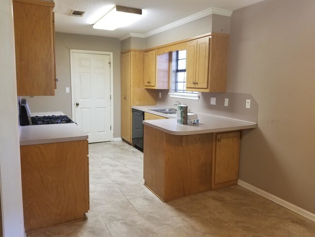 Building Photo - 3 Deer Creek Dr