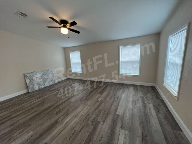 Foto del edificio - Newly renovated 4-bedroom, 2-bathroom home...