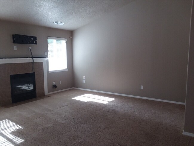 Building Photo - Spacious Three Bedroom Home in North Albany- Available Soon!